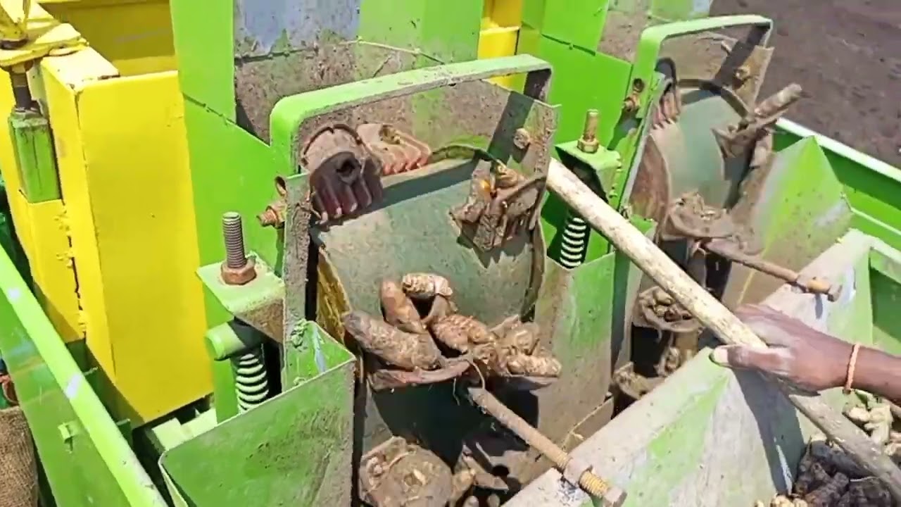 halad perali आहे 🚜 Tractor न || halad perani vlogs | halad kashi lavavi 2024 | halad perani Yantra
