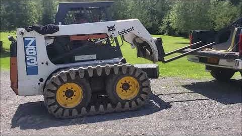 BOBCAT 763 C SERIES WORKING A HD GRAPPLE BUCKET