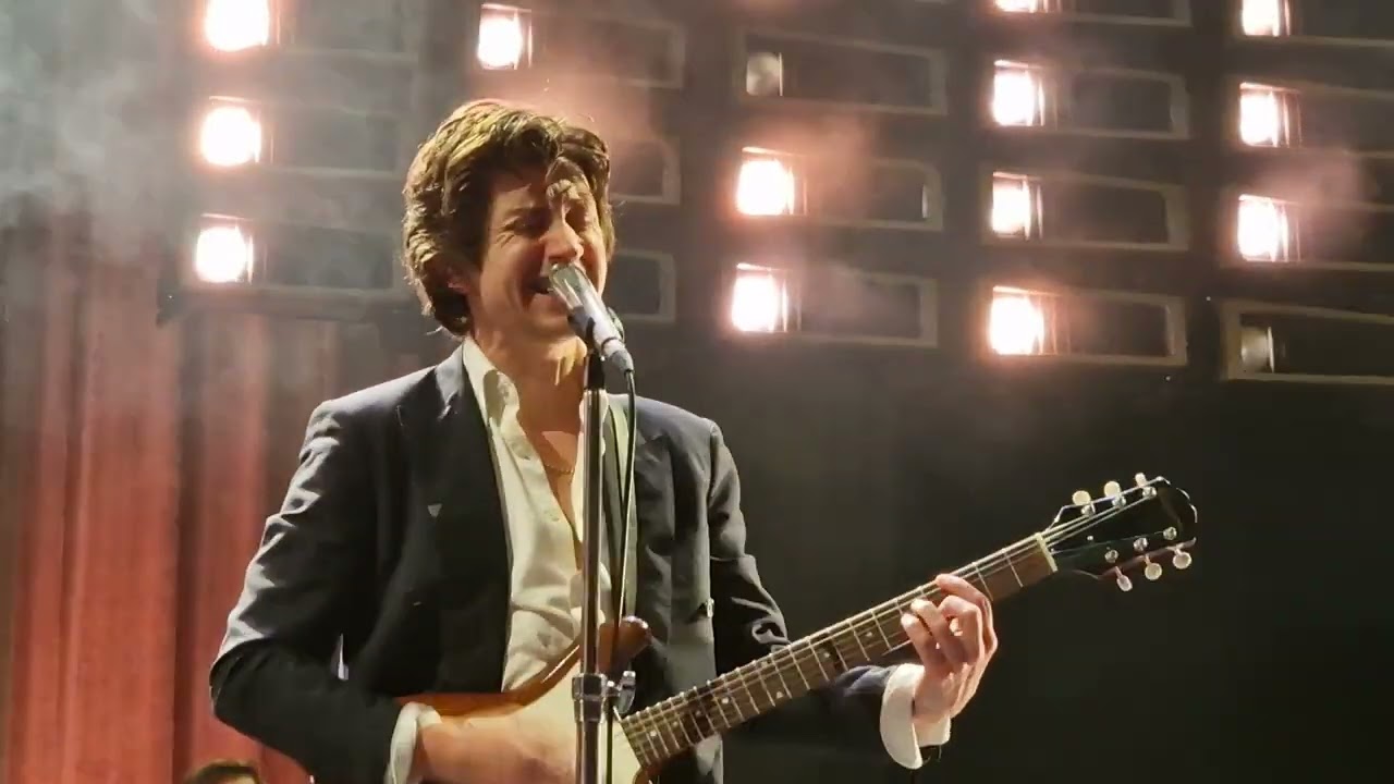 505 🎻🎻 // 2023-10-15 Arctic Monkeys, 3Arena, Dublin // Strangeloving