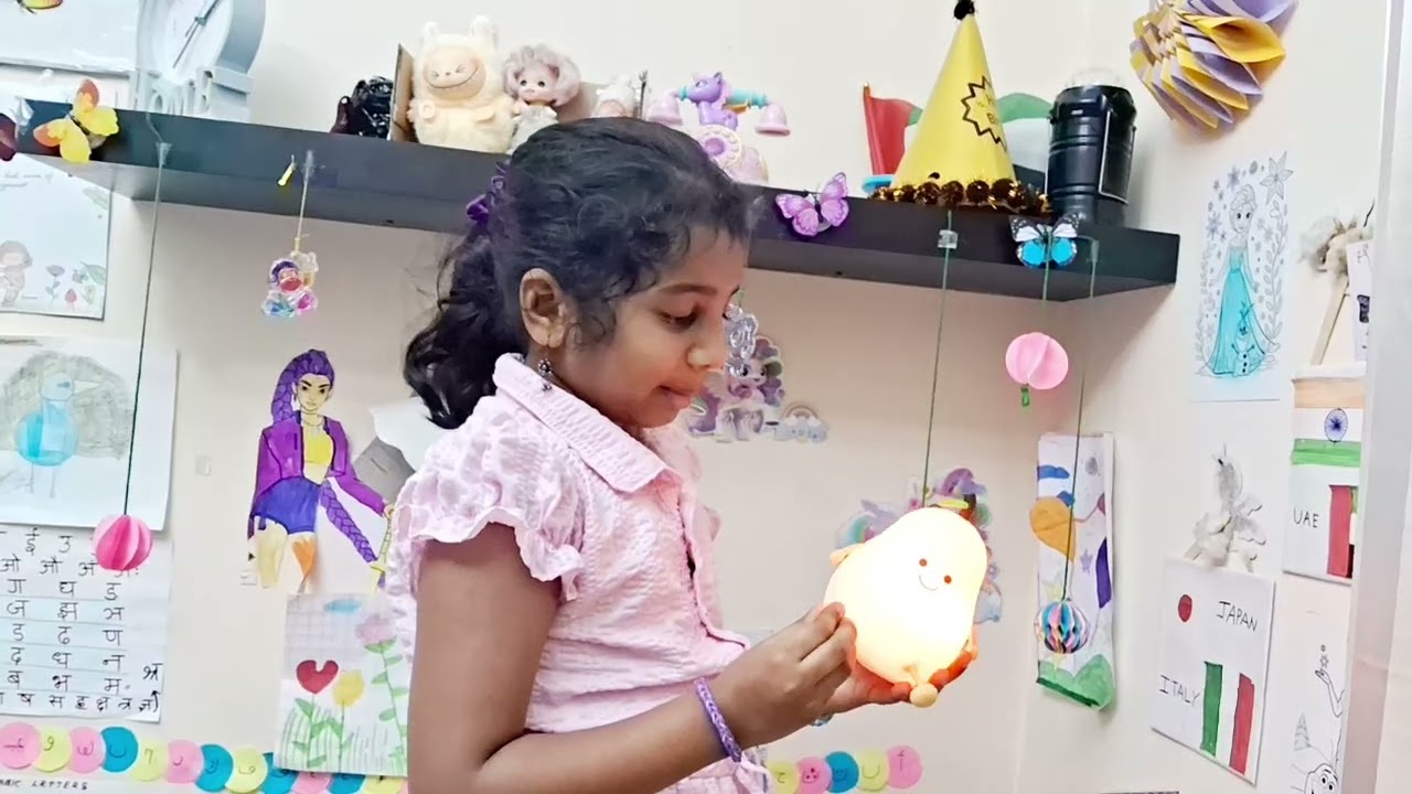 അമ്മുക്കുട്ടിയുടെ സ്വന്തം ക്രാഫ്റ്റിംഗ് ഏരിയ... 