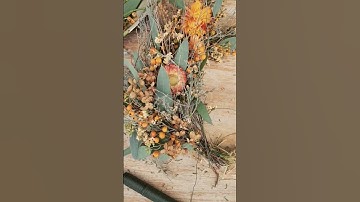 Creating a wild natural autumn wreath