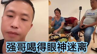 老挝媳妇高兴一家做自媒体赚钱后,每天大鱼大肉粉丝说太浪费!老挝美女,老挝农村生活,老挝艳遇【老挝记录仪】