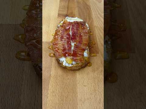 Receta Express: Tostada de Bacon Crujiente y Gorgonzola