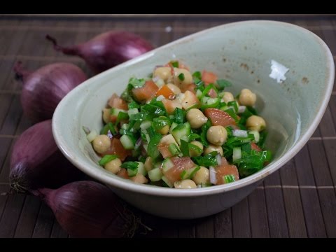 Video: Wie Man Kichererbsen-, Tomaten- Und Tahin-Salat Macht