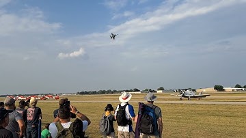Oshkosh 2023 | Two EA-18 Growler passing low and breaking away