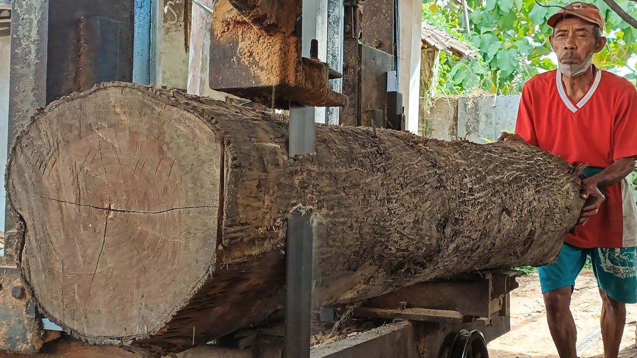 Super and quality !! Sawing good dry teak wood - YouTube