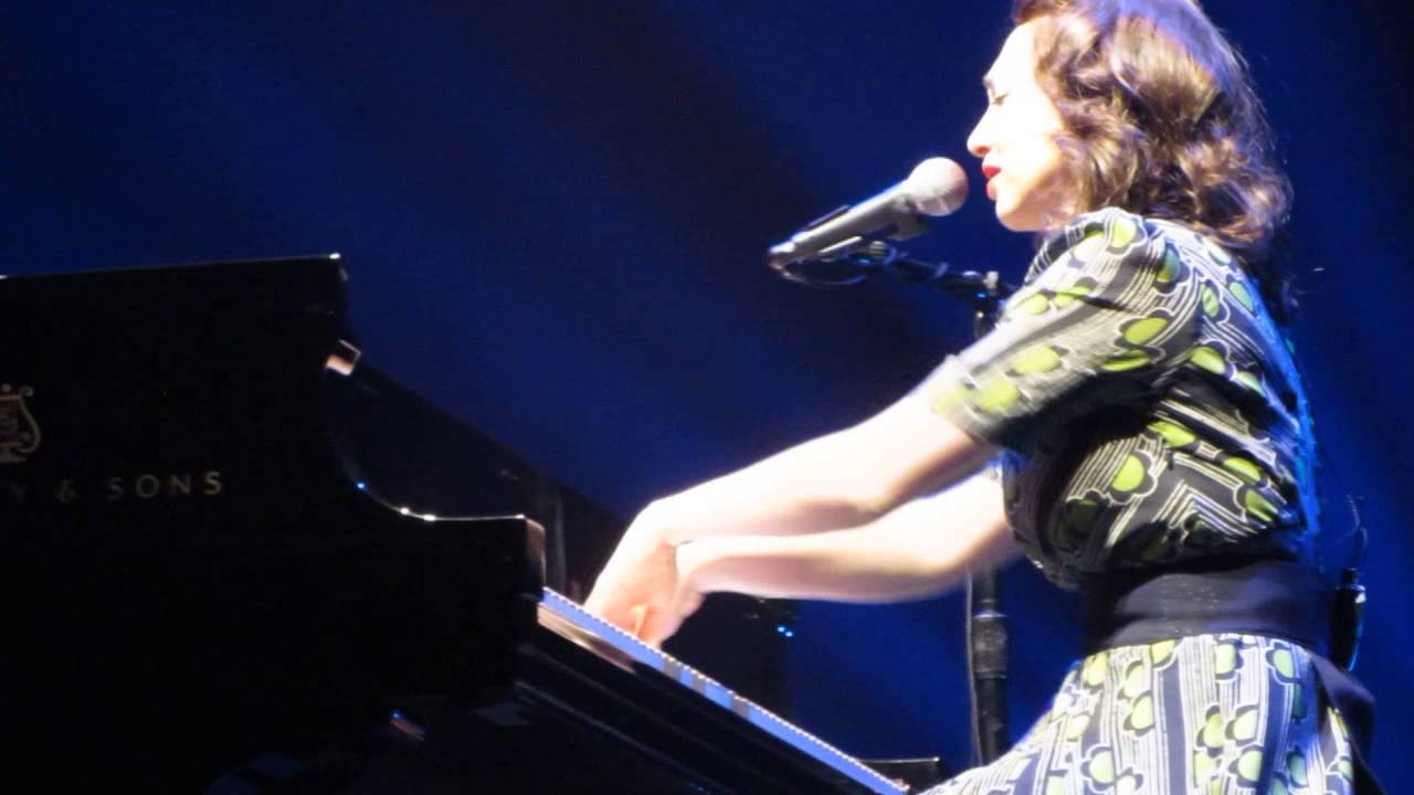 "Blue Lips" Regina Spektor Live in Chile (030413) YouTube