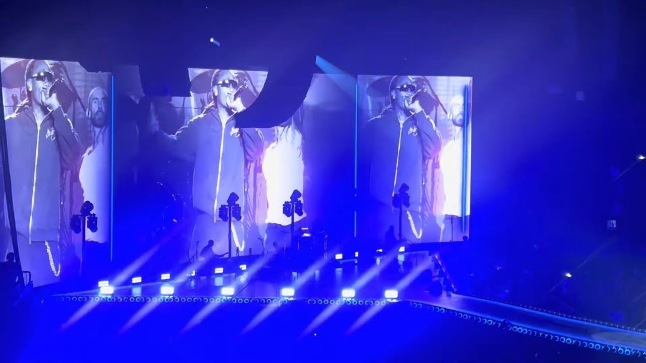 Maroon 5 & Wiz Khalifa - Payphone Live in Los Angeles 10-10-25 (Love Is Like Tour)