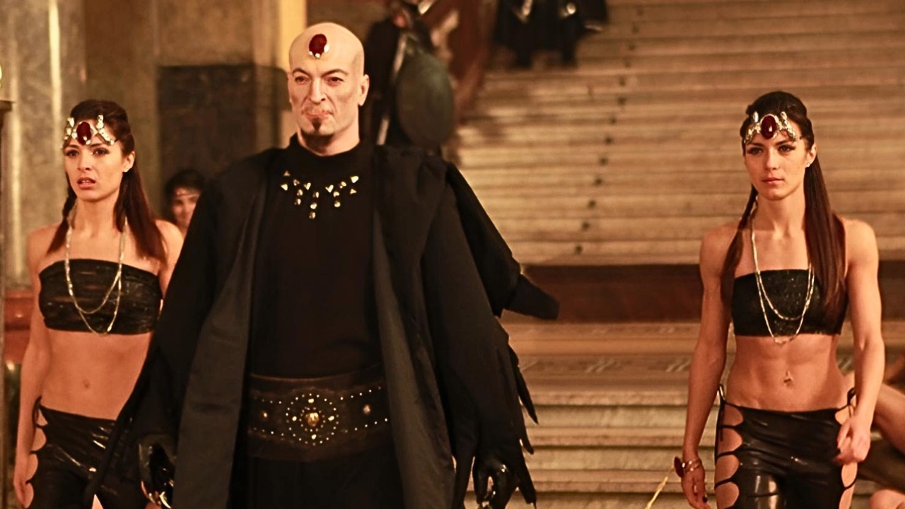 Ведьма-убийца и паладин ищут Библию некромантов, созданную из его собственной плоти | Краткое сод...