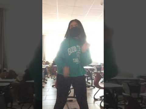 Sınıfta dans eden ben