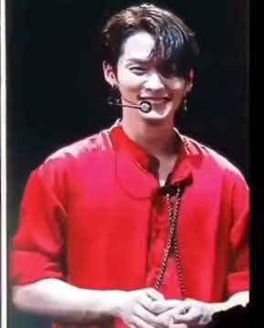 Jisung's eyes always on Minho~  i love that he is hypnotized by Minho 😎