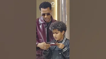 علي ابن محمد رمضان يضع والده في موقف محرج على الهواء 