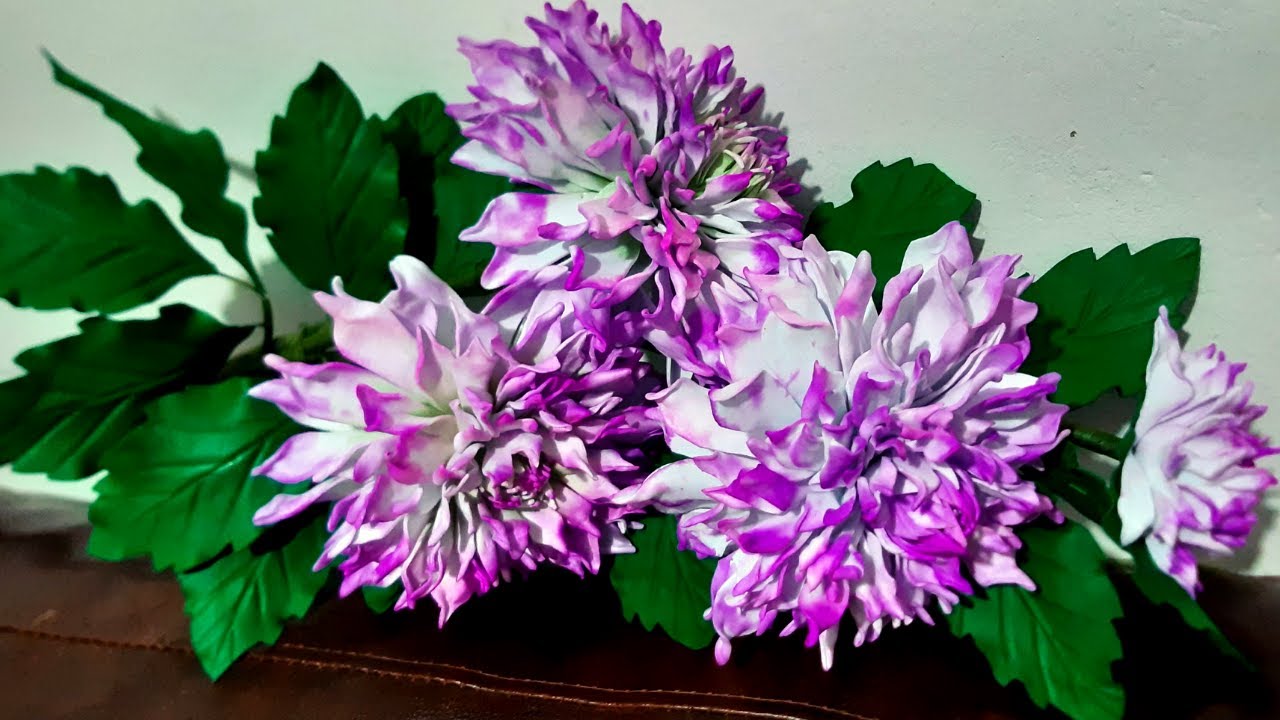 Surpreenda se  com a beleza  da flor dália em eva   sem frisador e dica para preservar as cores