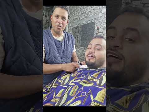 مع صديقي الجميل عادل، أحد أفضل وأمهر الحلاقين في دار الكداري.