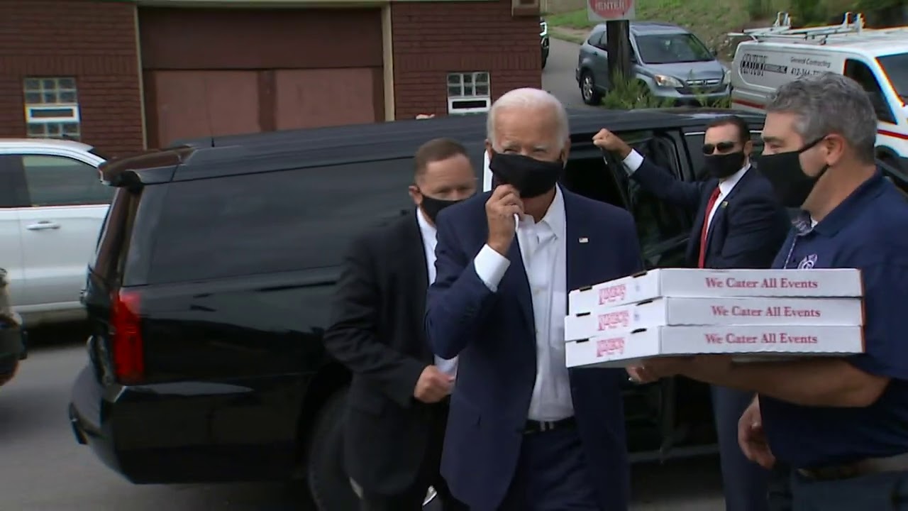 Joe Biden Heckled As He Delivers Pizzas To First Responders Youtube