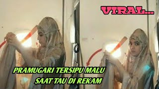 Pramugari Cantik Tersipu Malu Saat Tau Direkam