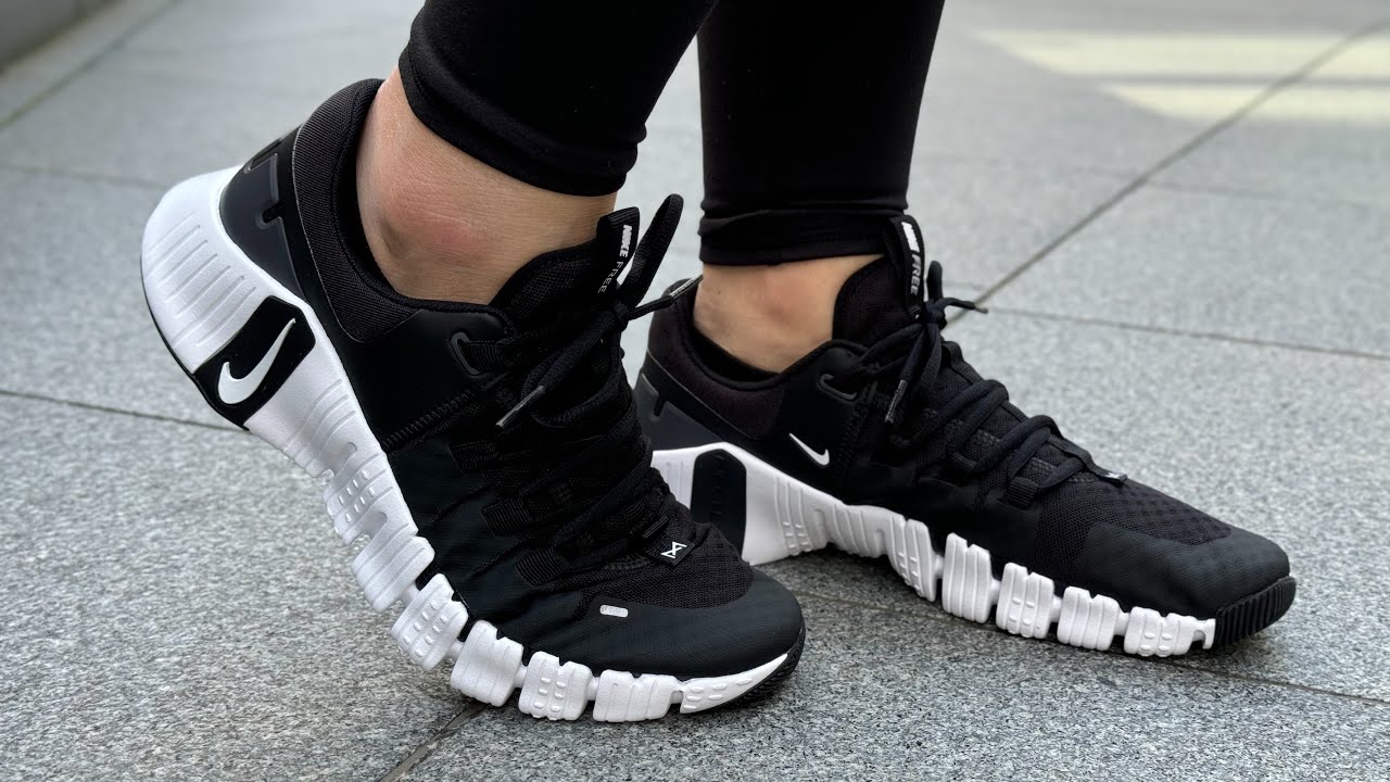 nike free metcon black white