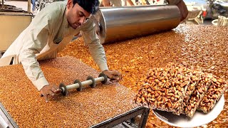 PEANUT CHIKKI MAKING SKILLS | LIVE FOOD PROCESSING AT STREET | PEANUT JAGGERY BAR RECIPE KARACHI