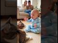 魔法をかけているような感じで猫に怒っている赤ちゃん👶🐱🤣#cat #cats #baby #cute #funny #shorts #catvideos #赤ちゃんのいる生活