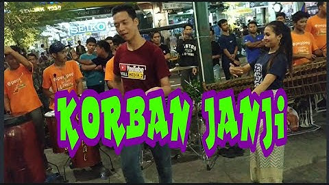 KORBAN JANJI ( angklung tradisional) jalan Malioboro Yogyakarta