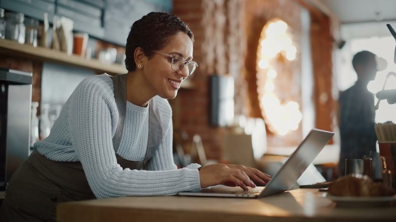 QBD CD72-HC 3-door Glass Cooler Product Video