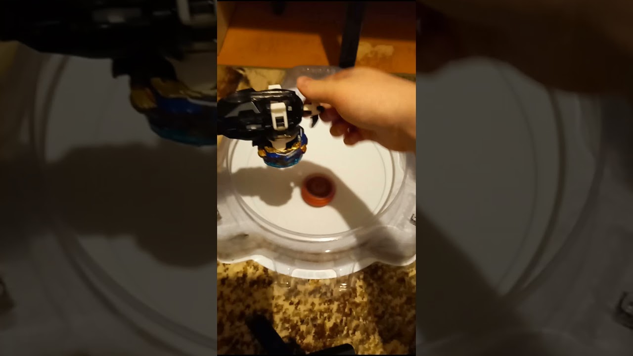 Saviour Valkyrie против Death Solomon/Бейблейд Бёрст/Beybleyde burst