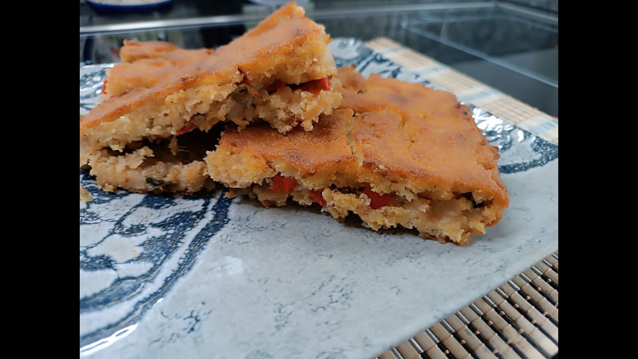 Empanada de maíz con berberechos