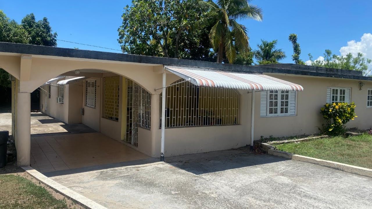 Residential 5 Bedroom 4 Bathroom House for sale on Palmetto Ave, Mona Heights, Kingston 6