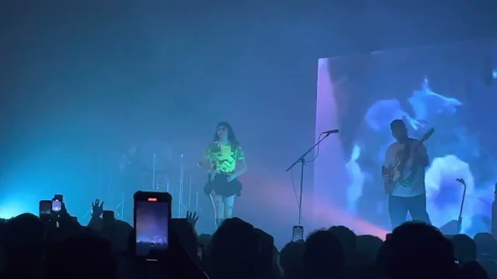 Benee - Supalonely Live Sydney Luna Park Big Top 07/04/2022