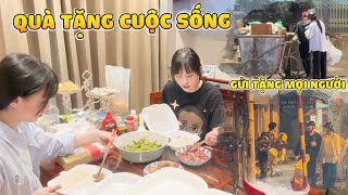 Quà tặng cuộc sống|| Món quà ý nghĩa tặng các cô các chú lúc đêm muộn