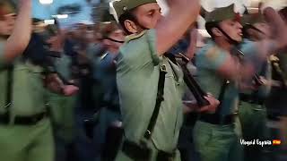 Quitarse Del Medio Que Viene La Legión Desfilando A 160 Pasos Por Minuto.