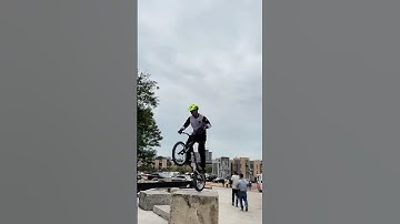 Please do not imitate dangerous actions. Original video. Daily life.