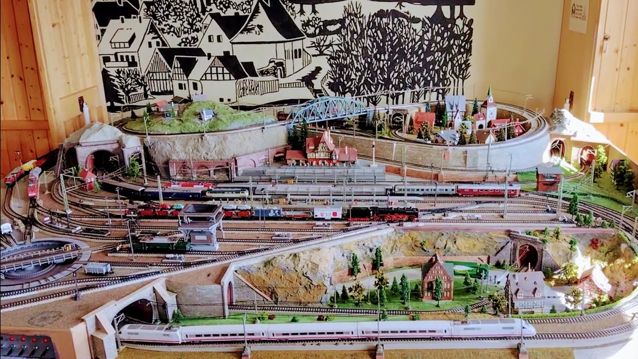 Märklin H0 Modelleisenbahn - automatischer Fahrbetrieb