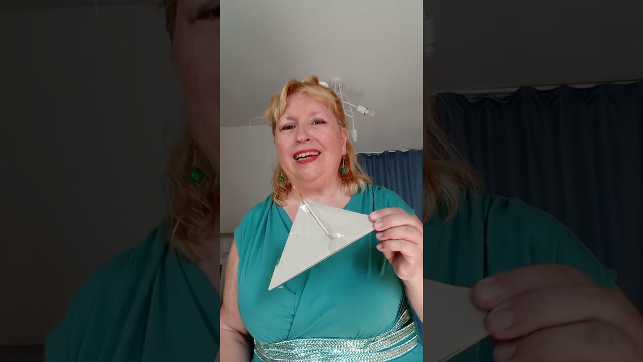 Karaoke según Veleta del repertorio de Lucero. Sin derecho de autor.