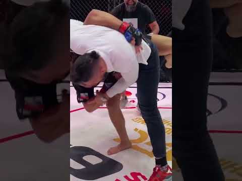 UFC fighter Johnny Walker shows his grappling skills