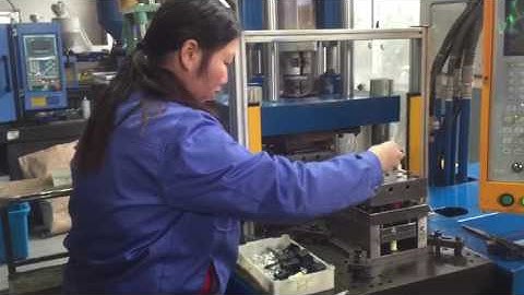 Double Sliding Table Vertical Injection Molding Machine