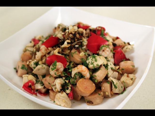 Saimese Mixed Meat Salad With Rose Petals