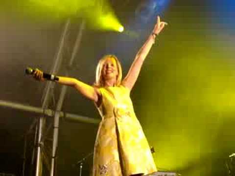 Clare Grogan 'Happy Birthday' live 13/9/08.