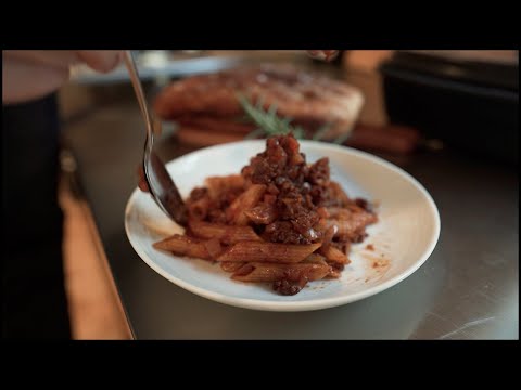 【休日のキッチン】濃厚ボロネーゼとココットで作るフォカッチャ　Vlog#7