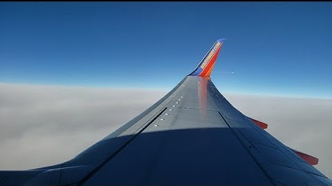 Airplane passing by in opposite direction