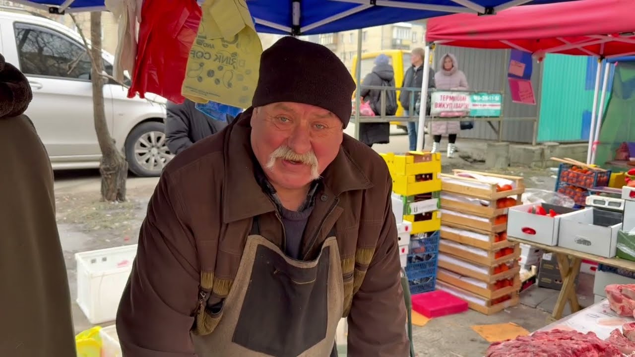 Ціни взлетіли до небес. Сало, м'ясо, молоко, яйця на ярмарку в Києві