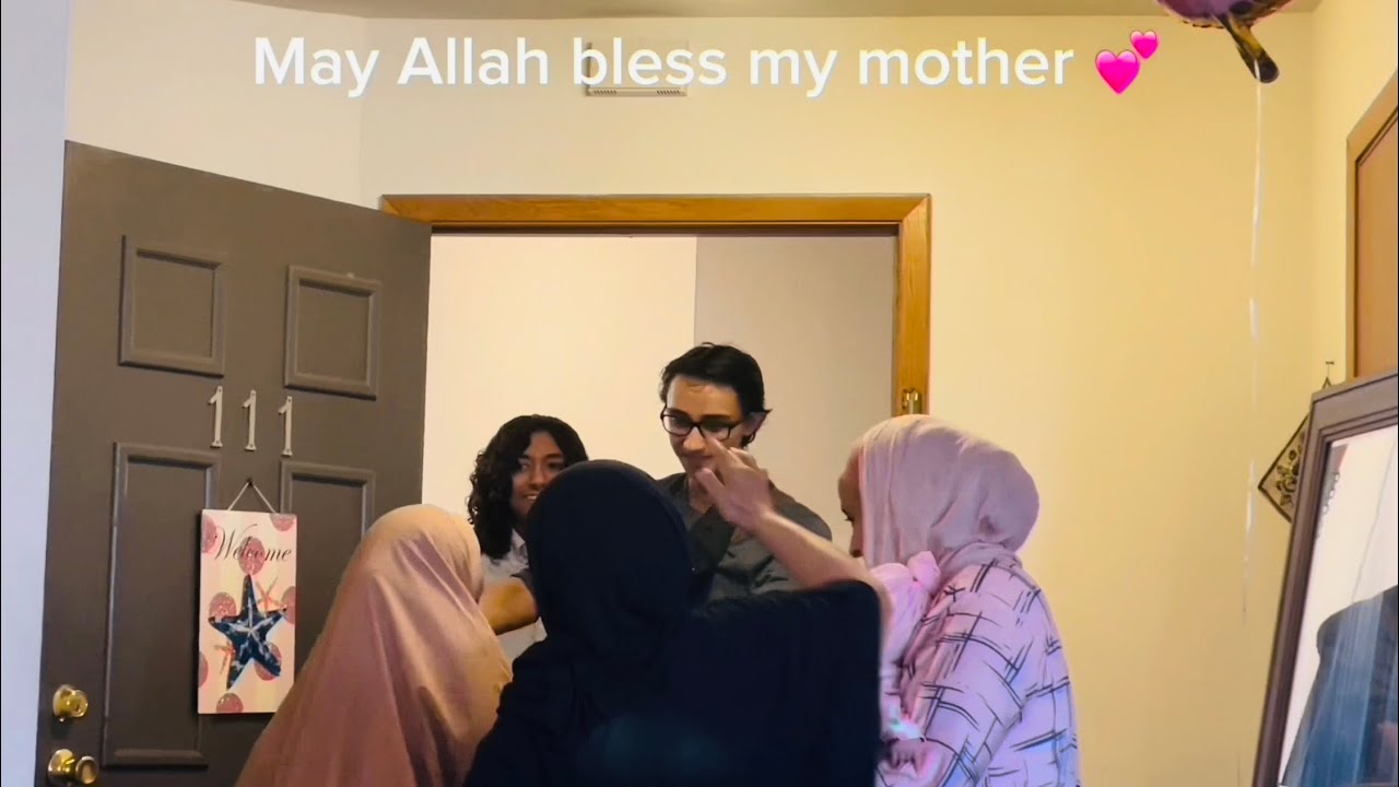 Нас пригласила моя мама, и мы также пригласили на ужин моих родственников.