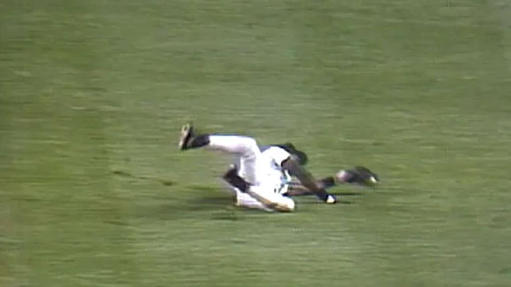MIN@NYY: Kelly robs Gladden of hit