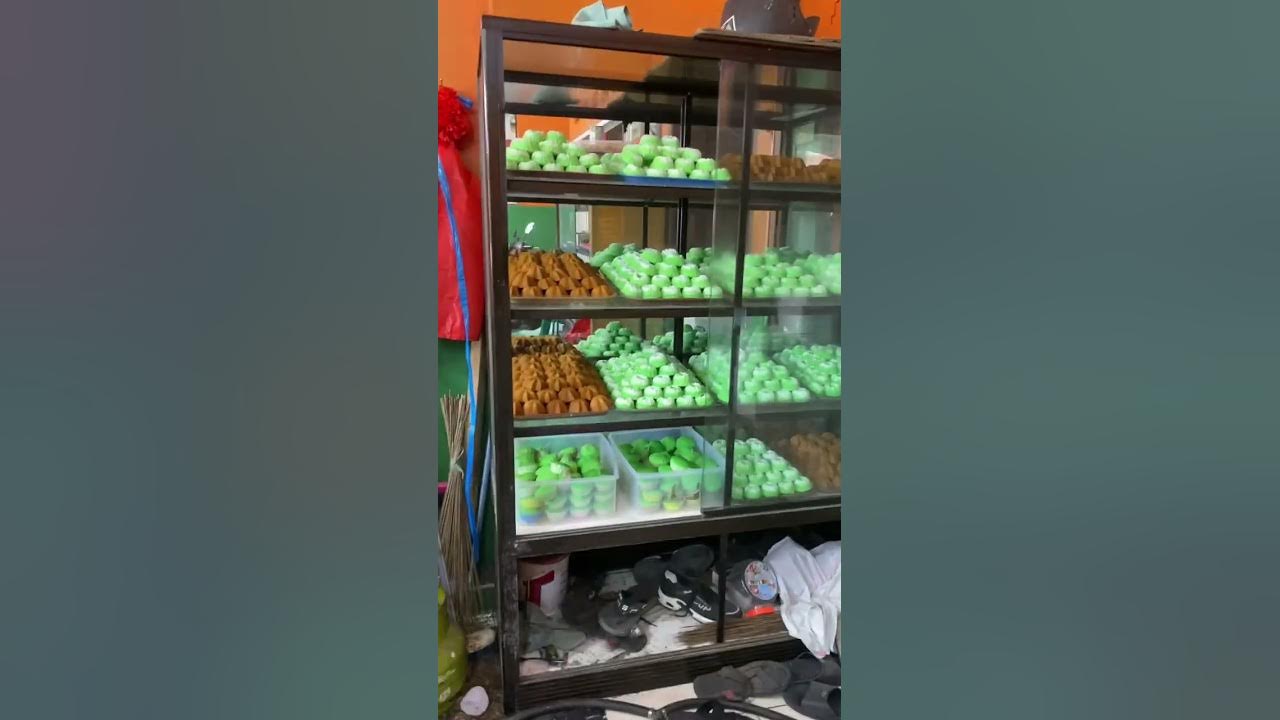 Jajanan pasar! Suka banget disini di buat langsung. Produksi rumahan. 5 ribu dapet 4 psc