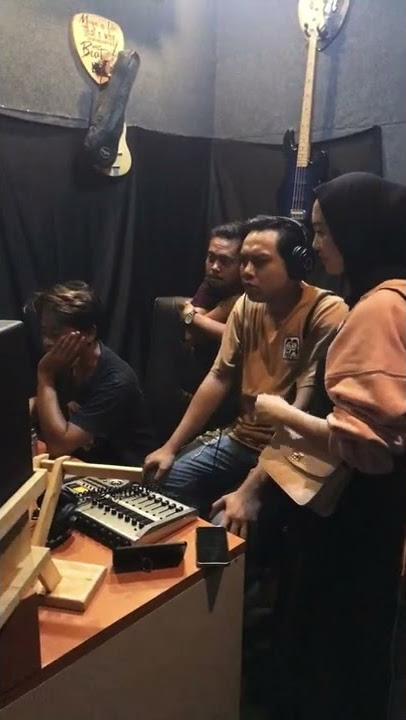 Mas jar & mba uus control langsung ke studio