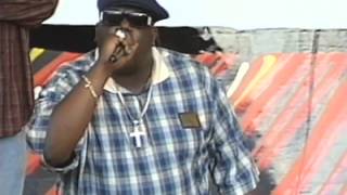 Notorious B.I.G. Throws Water Bottle At Big Kap chords