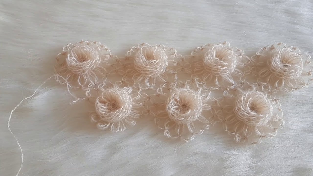 Gül Motiflerin Üçgen Şal Şekilde Birleşimi