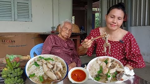 Bà lão 101 tuổi ăn sáng 1 tô hủ tiếu ếch đồng thịt thơm dai ngọt | Bà ăn ngon mê ly 