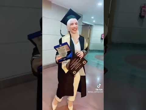 أخيرا نور محسن تتخرج من الجامعه