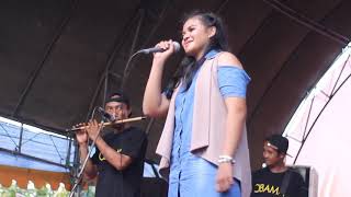 Pikir Keri Voc. Anida (Gumbil) with Om Obama 